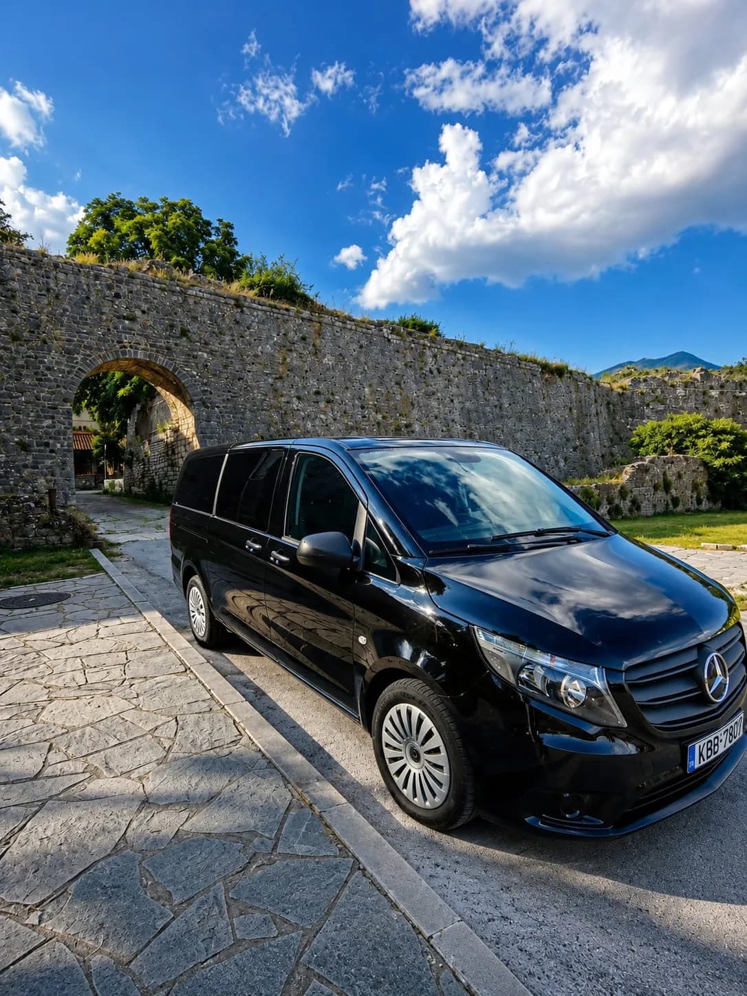Delbeteris Mercedes-Benz Vito luxury minivan